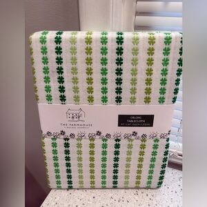 The Farmhouse by Rachel Ashwell, St. Patrick’s Day Tablecloth - Green and White